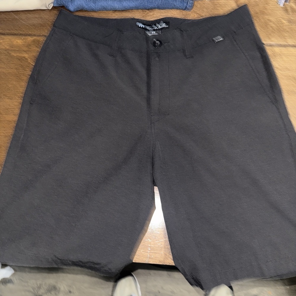Travis Mathew Shorts Men's Gray Black Stripes Flat Front Golf Stretch Size 32
